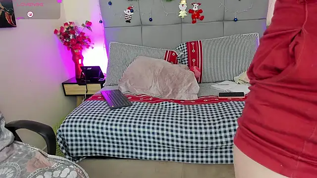 scarlet hit online show from 12.15.25