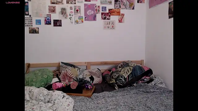 AdorahB3ll3 online show from 12.16.25