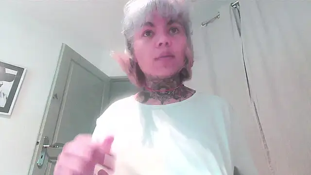 Snapshot of serena__vedette chatting on 10.06.25 serena vedette online show from 10.06.25