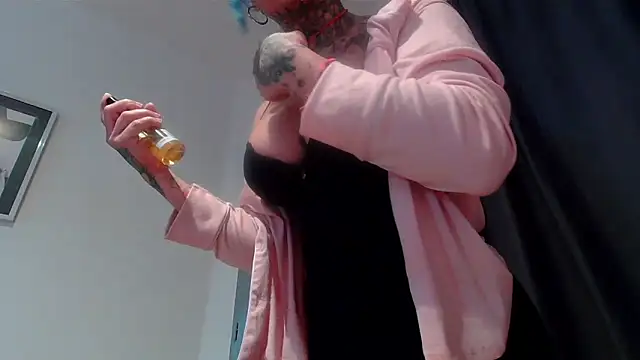 Snapshot of serena__vedette chatting on 12.01.25 serena vedette online show from 12.01.25