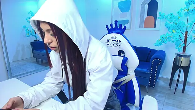 Charlotte ethan online show from 11.11.25