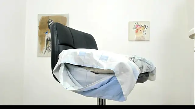 elizabethQuenx online show from 03.19.25