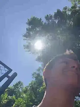 izan 20 online show from 09.10.25