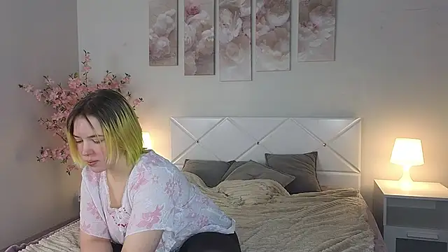 Manic pixie  online show from 02.05.25