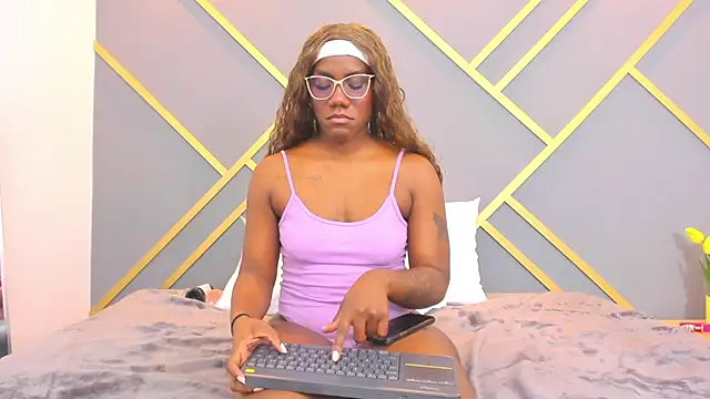 Snapshot of Alaia_Colins chatting on 02.21.25 Alaia Colins online show from 02.21.25