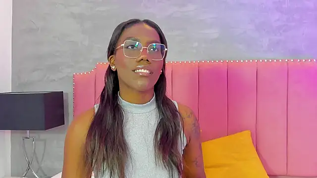 Snapshot of Alaia_Colins chatting on 11.08.25 Alaia Colins online show from 11.08.25