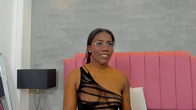 Snapshot of Alaia_Colins chatting on 11.17.25 Alaia Colins online show from 11.17.25