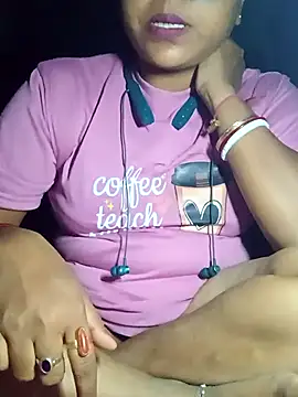 Snapshot of Bong-lady chatting on 10.28.25 Bong-lady online show from 10.28.25