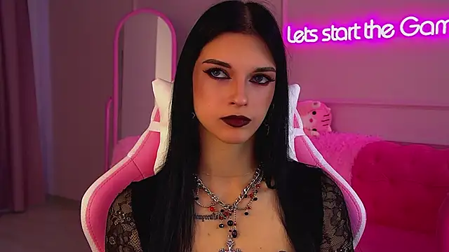 Snapshot of BeverlyMost chatting on 09.11.25 BeverlyMost online show from 09.11.25