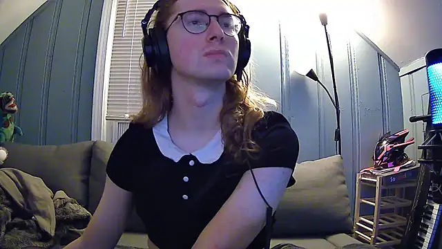 Snapshot of awe-manda chatting on 01.23.25 awe-manda online show from 01.23.25