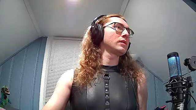 Snapshot of awe-manda chatting on 01.24.25 awe-manda online show from 01.24.25