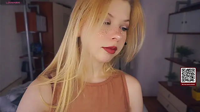 LynetHakes online show from 09.27.25