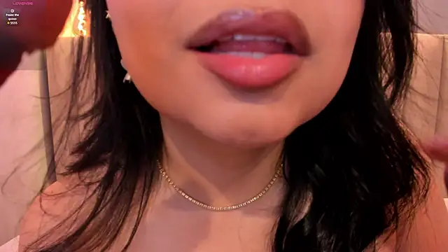 Snapshot of Naomymonroe_ chatting on 02.15.26 Naomymonroe online show from 02.15.26