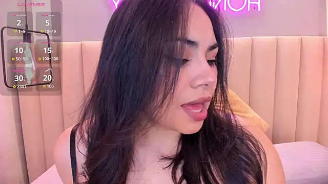 Naomymonroe  online show from 06.17.26
