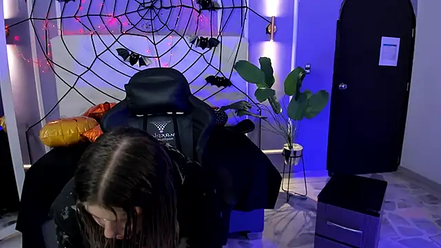 alaia greyy online show from 11.04.25