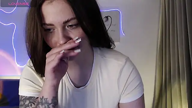 Snapshot of Ollie_James chatting on 11.22.25 Ollie James online show from 11.22.25