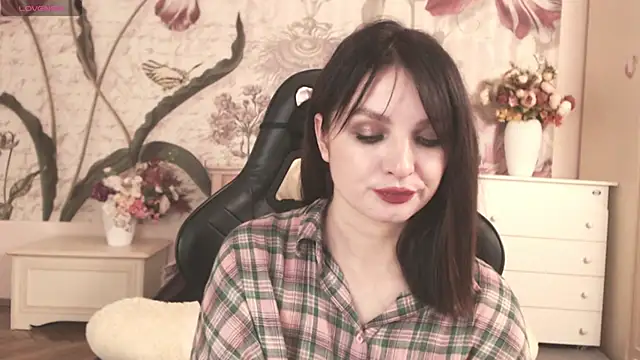 Snapshot of BritneyBarker chatting on 11.06.25 BritneyBarker online show from 11.06.25