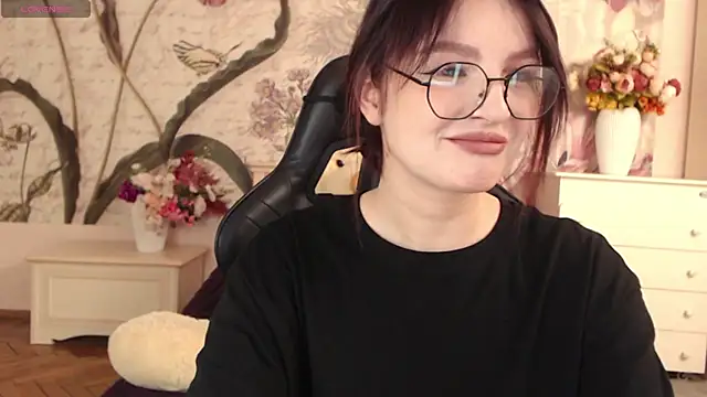 Snapshot of BritneyBarker chatting on 11.07.25 BritneyBarker online show from 11.07.25