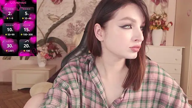 Snapshot of BritneyBarker chatting on 11.21.25 BritneyBarker online show from 11.21.25