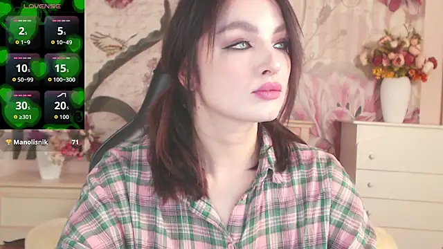 Snapshot of BritneyBarker chatting on 11.26.25 BritneyBarker online show from 11.26.25