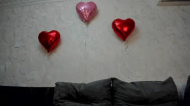 Snapshot of Yuki_miiii chatting on 02.16.25 Yuki miiii online show from 02.16.25