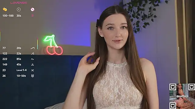 Snapshot of GeorginaDudley chatting on 10.10.25 GeorginaDudley online show from 10.10.25