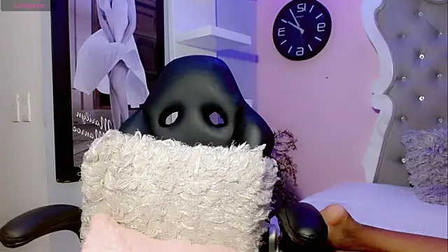 CamiiGarcia online show from 02.23.25