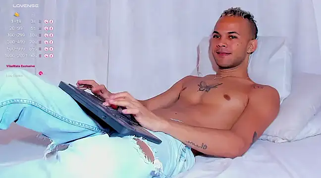 Snapshot of Jeremmy_Love chatting on 02.19.25 Jeremmy Love online show from 02.19.25
