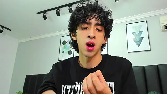 Snapshot of Alezzandro_ chatting on 02.11.25 Alezzandro online show from 02.11.25