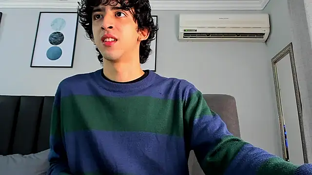 Snapshot of Alezzandro_ chatting on 02.21.25 Alezzandro online show from 02.21.25