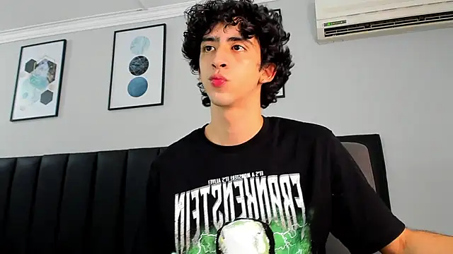 Snapshot of Alezzandro_ chatting on 02.23.25 Alezzandro online show from 02.23.25