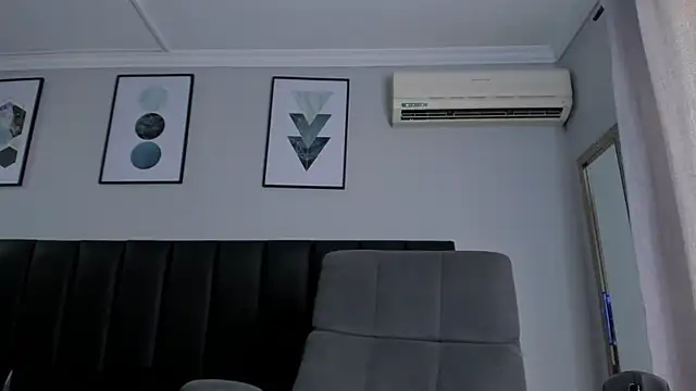 Snapshot of Alezzandro_ chatting on 03.21.25 Alezzandro online show from 03.21.25