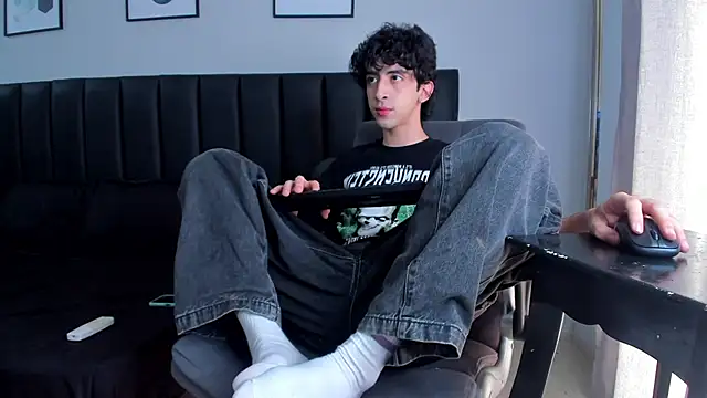 Snapshot of Alezzandro_ chatting on 03.22.25 Alezzandro online show from 03.22.25