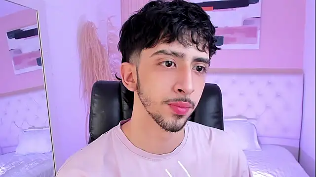 Snapshot of Alezzandro_ chatting on 09.24.25 Alezzandro online show from 09.24.25