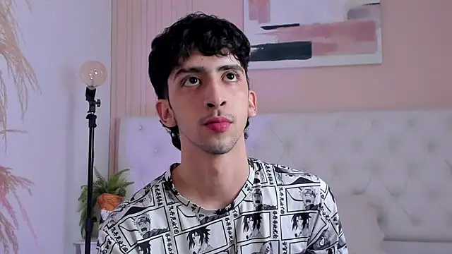 Snapshot of Alezzandro_ chatting on 10.06.25 Alezzandro online show from 10.06.25