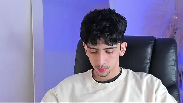 Snapshot of Alezzandro_ chatting on 10.10.25 Alezzandro online show from 10.10.25