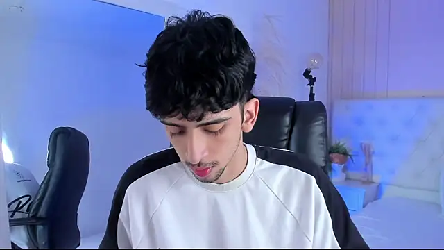 Snapshot of Alezzandro_ chatting on 10.14.25 Alezzandro online show from 10.14.25