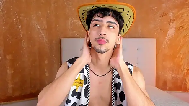 Snapshot of Alezzandro_ chatting on 11.07.25 Alezzandro online show from 11.07.25