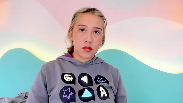 Snapshot of Lannajansen chatting on 11.18.25 Lannajansen online show from 11.18.25