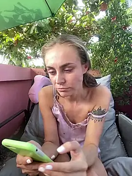 White Lu online show from 02.08.26