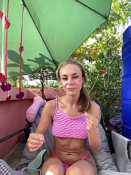 White Lu online show from 02.14.26