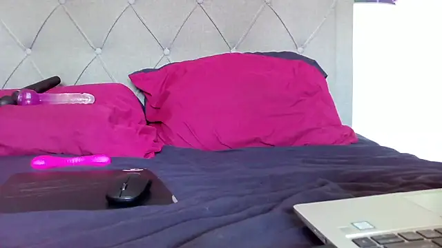 Snapshot of bunnyfox420 chatting on 09.24.25 bunnyfox420 online show from 09.24.25