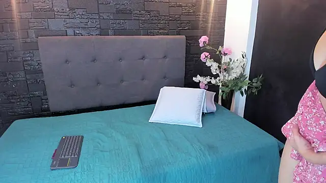 Snapshot of AriaMoonLight chatting on 02.24.25 AriaMoonLight online show from 02.24.25