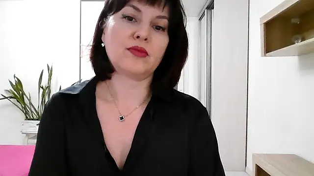 Victoria Glam online show from 11.02.25