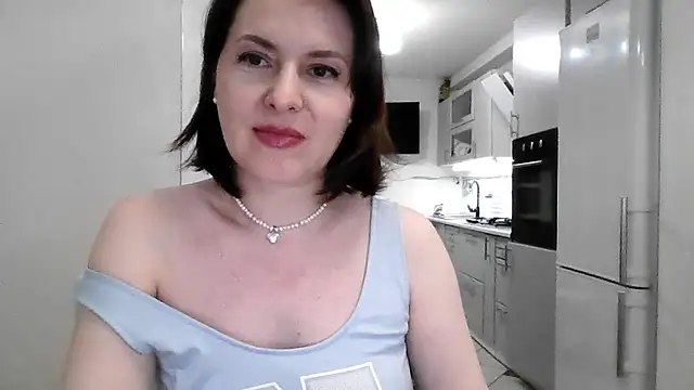 Victoria Glam online show from 11.28.25