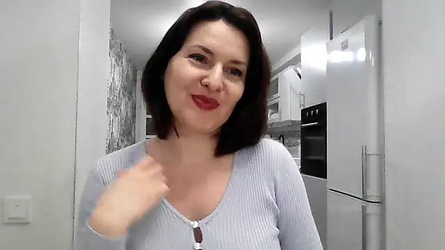 Victoria Glam online show from 12.15.25