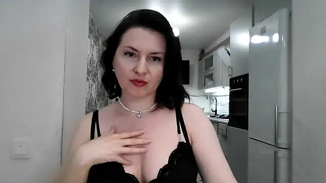 Victoria Glam online show from 12.20.25