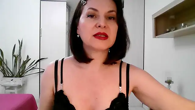 Victoria Glam online show from 04.10.26