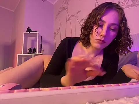 Molli Luv online show from 03.07.25