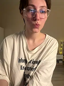 Molli Luv online show from 10.17.25